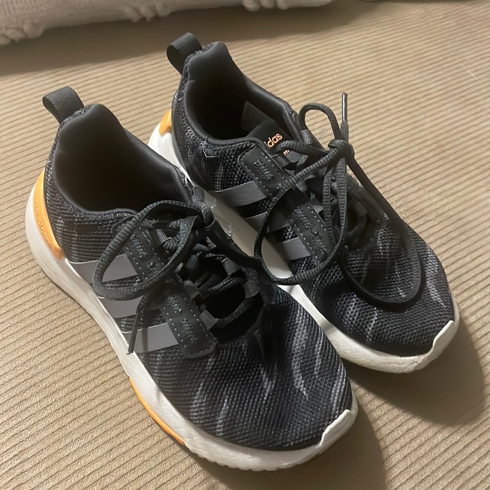 Boys Adidas Cloudfoam Size 1.5 VGUC Black Gray and Orange